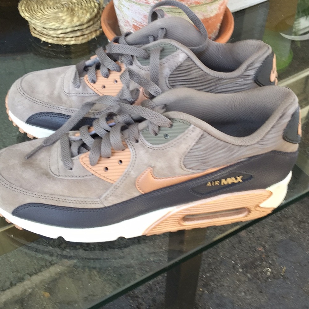 NIKE AIR MAX SNEAKERS